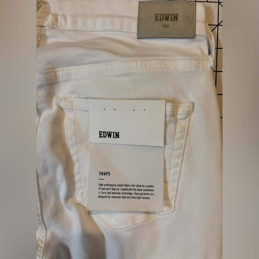 NWT Edwin Women’s Size 26 Optic White Pixie 9” Mid Rise Skinny Jeans